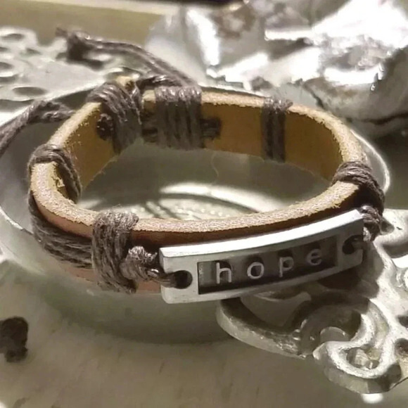 Genuine Leather Handcrafted Hope Affirmation Medium Brown Silver Pewter Bracelet - Picture 3 of 6